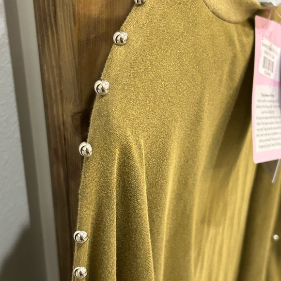 Olive green high low studded top. NWT - Picture 2 of 5